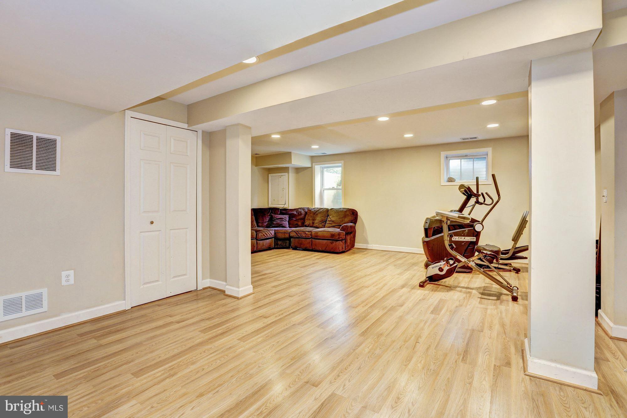 BRADLEY MANOR - Residential