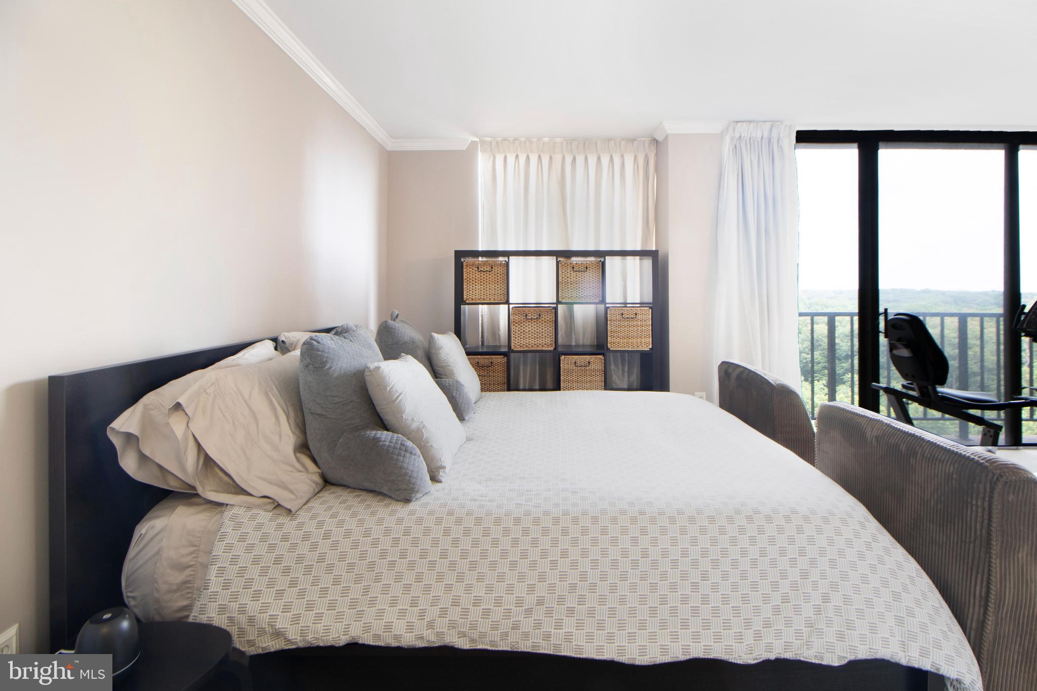 TOWERS IN WESTCHESTER PARK - Residential