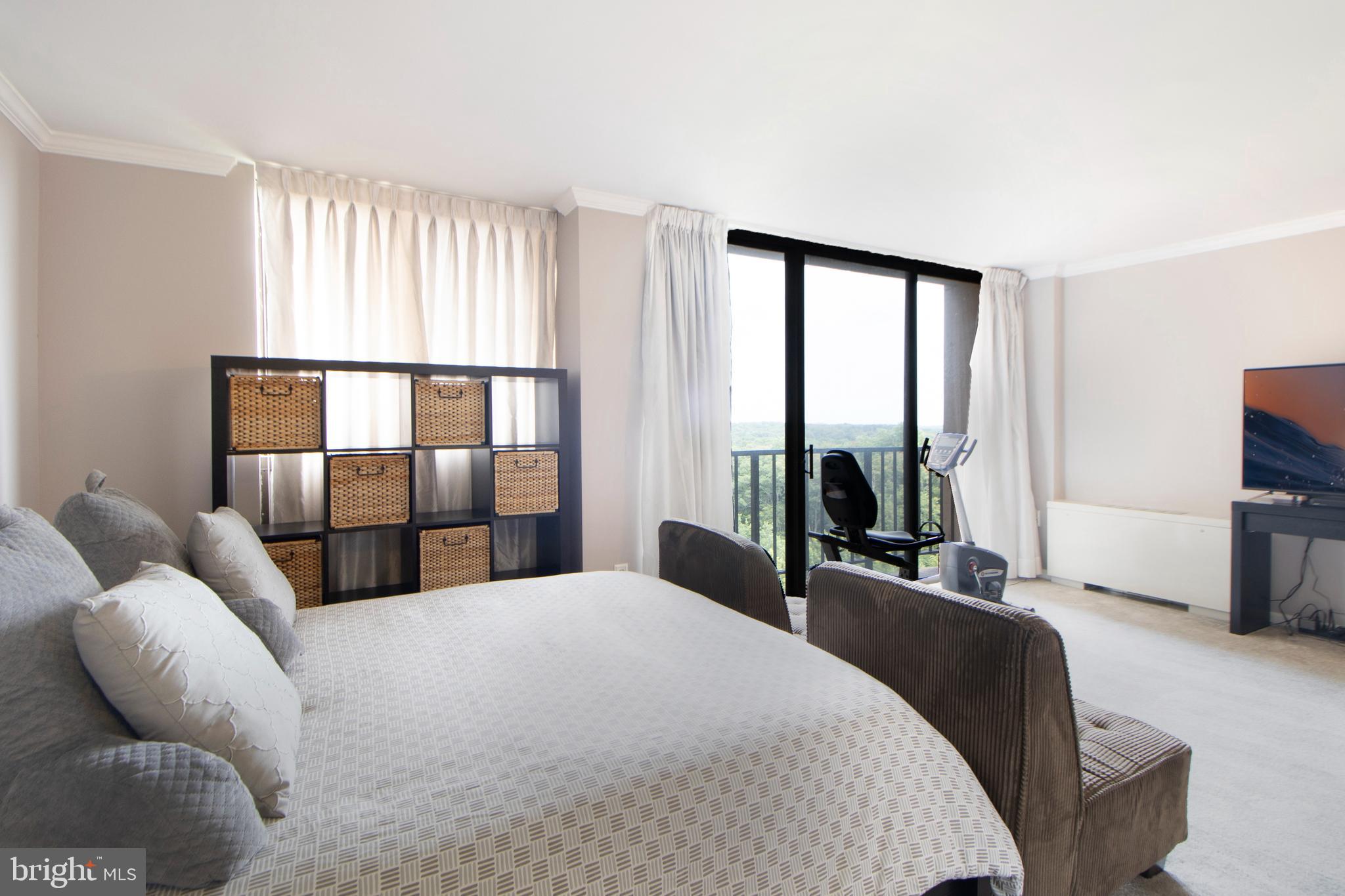 TOWERS IN WESTCHESTER PARK - Residential