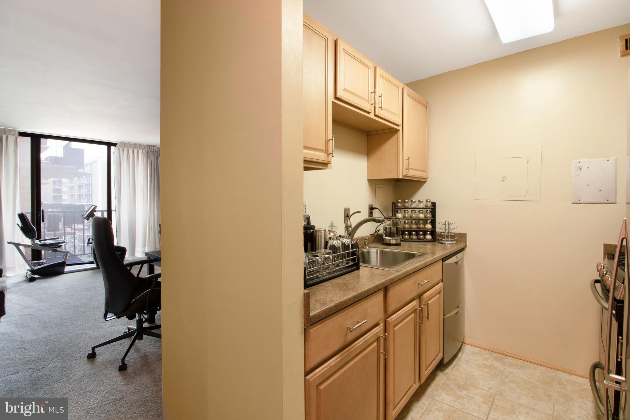 TOWERS IN WESTCHESTER PARK - Residential