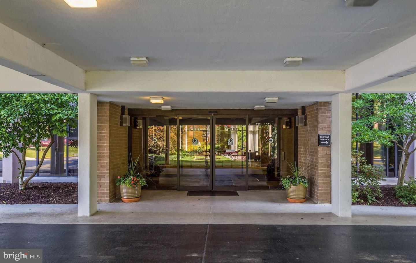 TOWERS IN WESTCHESTER PARK - Residential