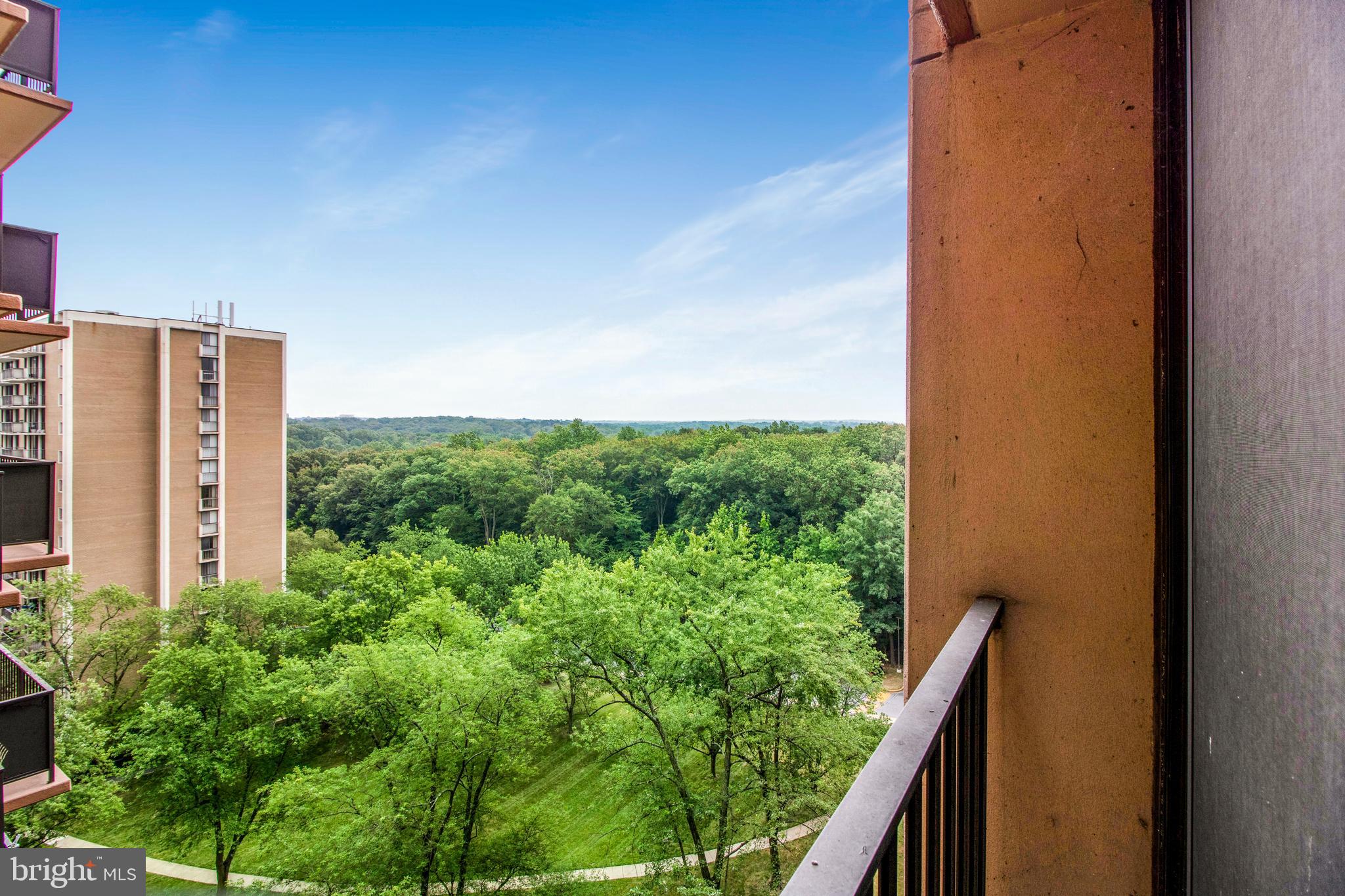 TOWERS IN WESTCHESTER PARK - Residential