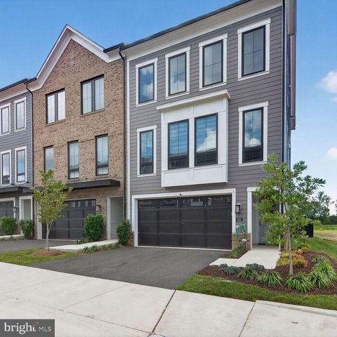 631 ANGELFISH WAY WOODBRIDGE VA 22191