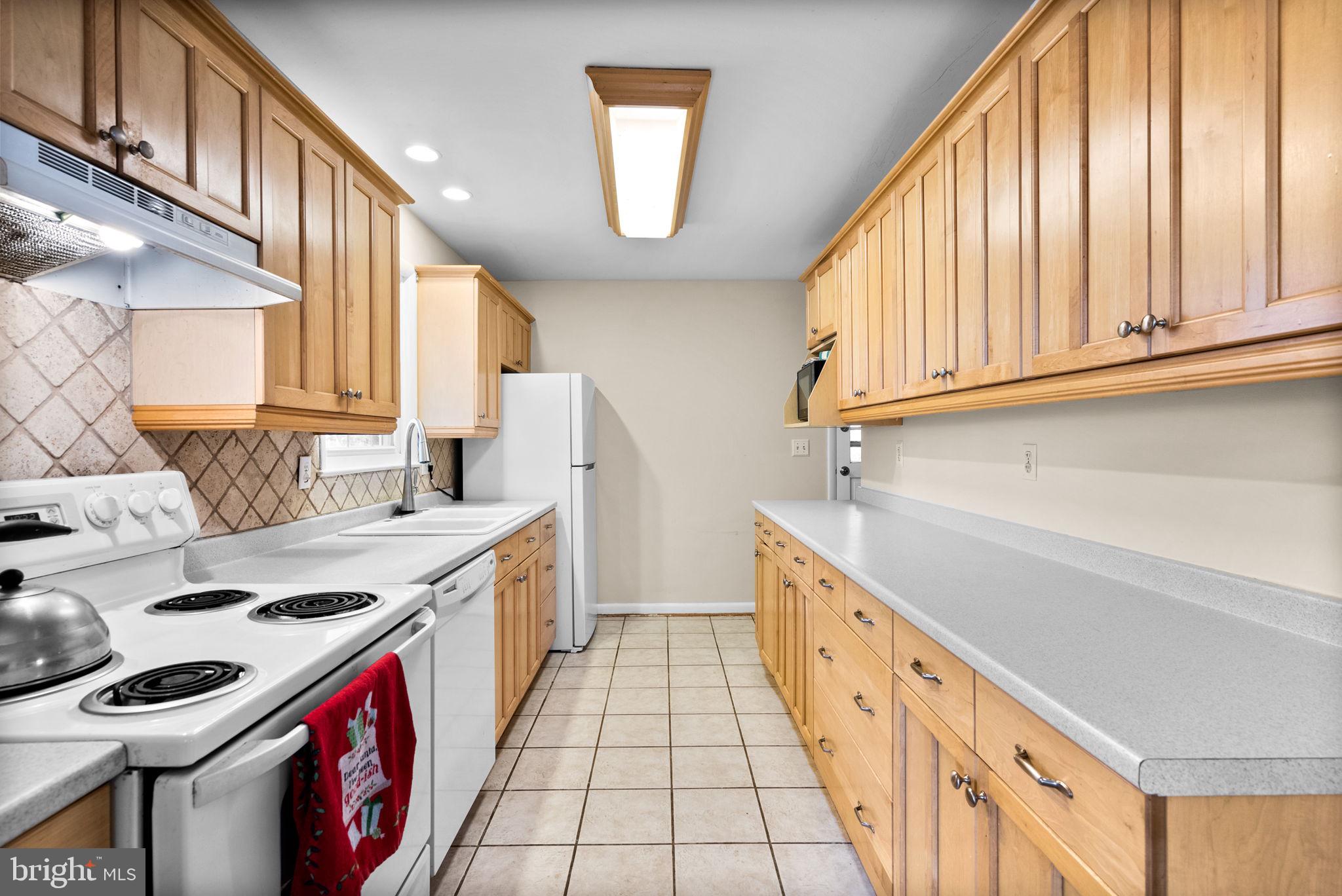 MAPLE CREST - Residential