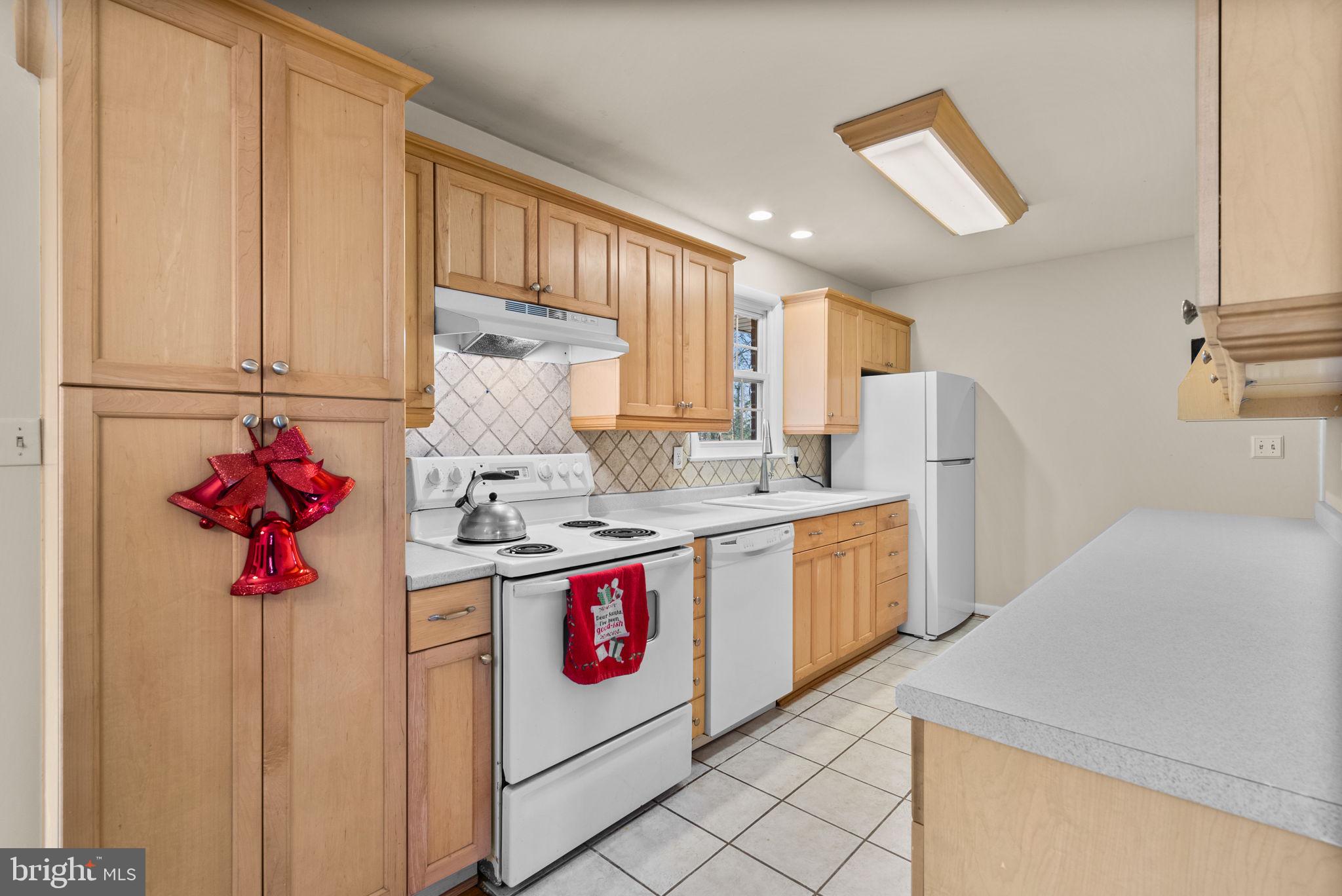 MAPLE CREST - Residential