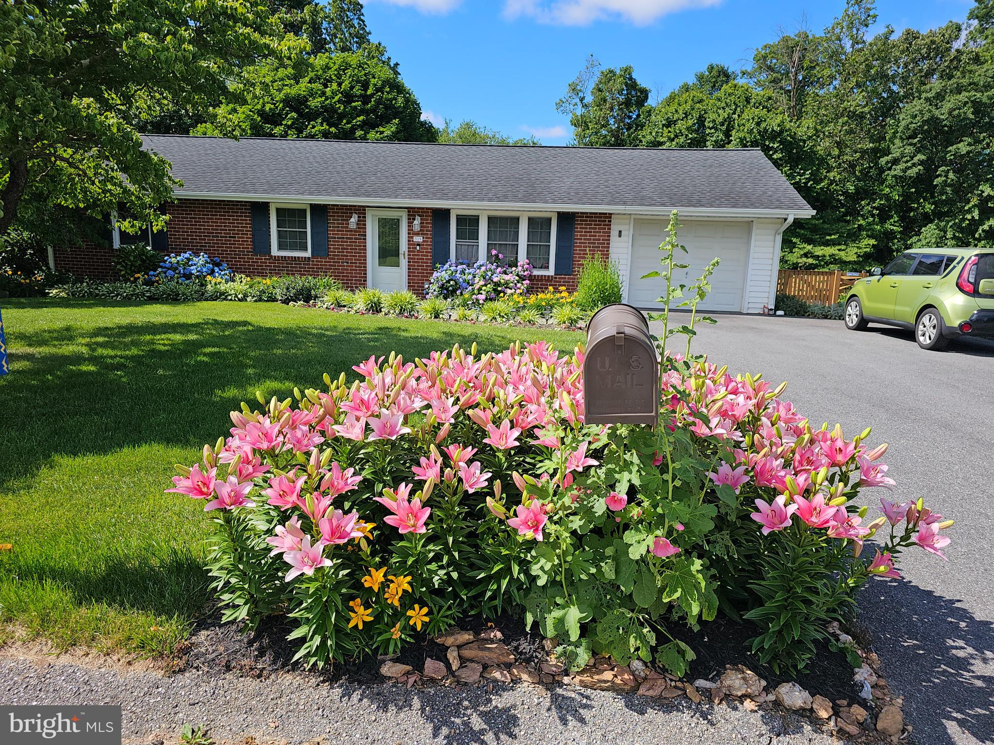 MAPLE CREST - Residential