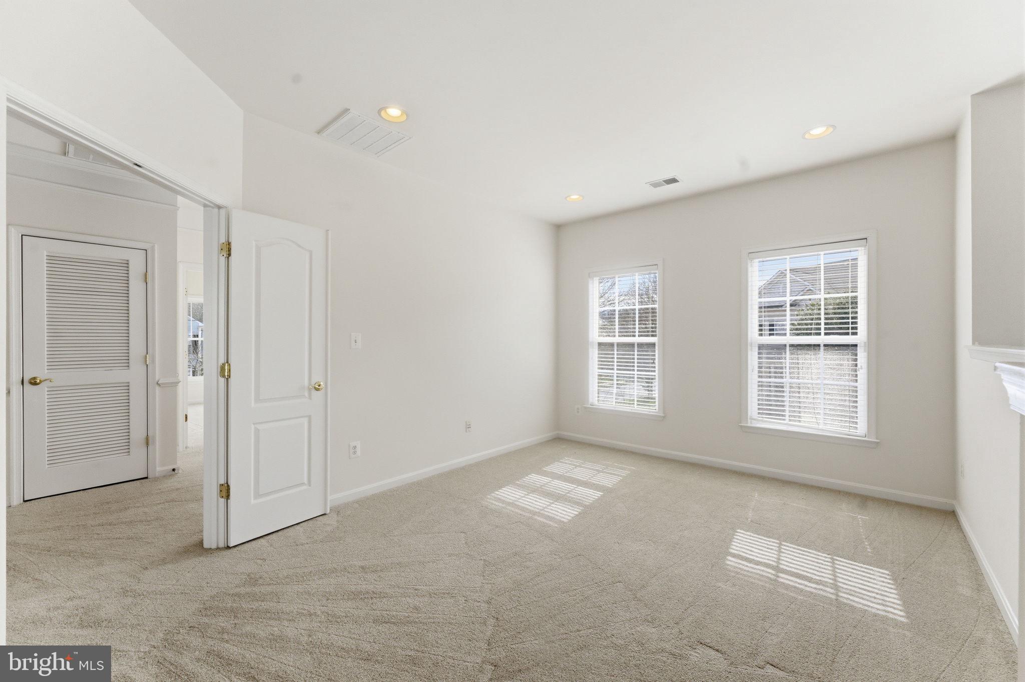 SIGNATURE AT BROADLANDS - Residential