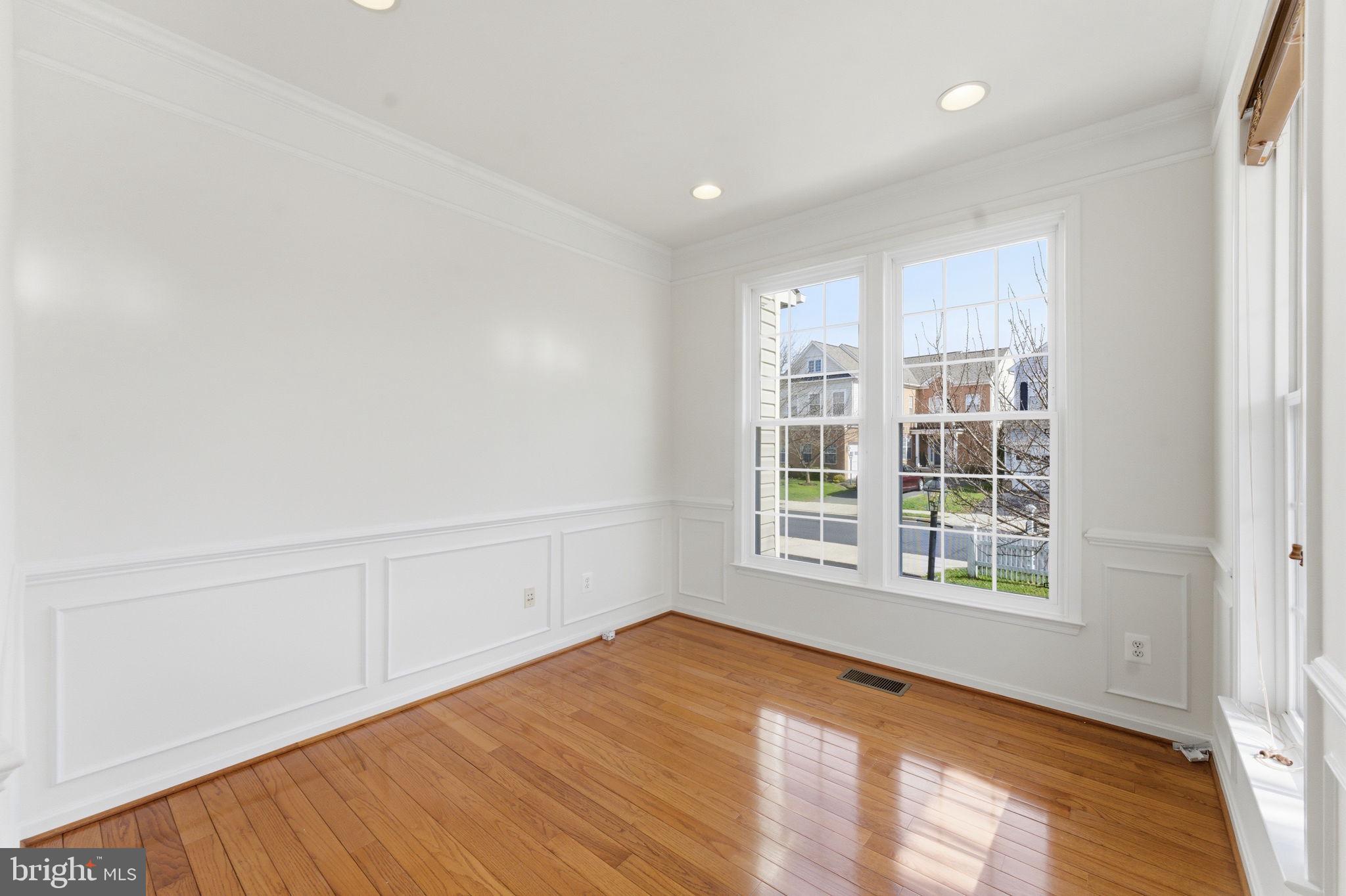 SIGNATURE AT BROADLANDS - Residential