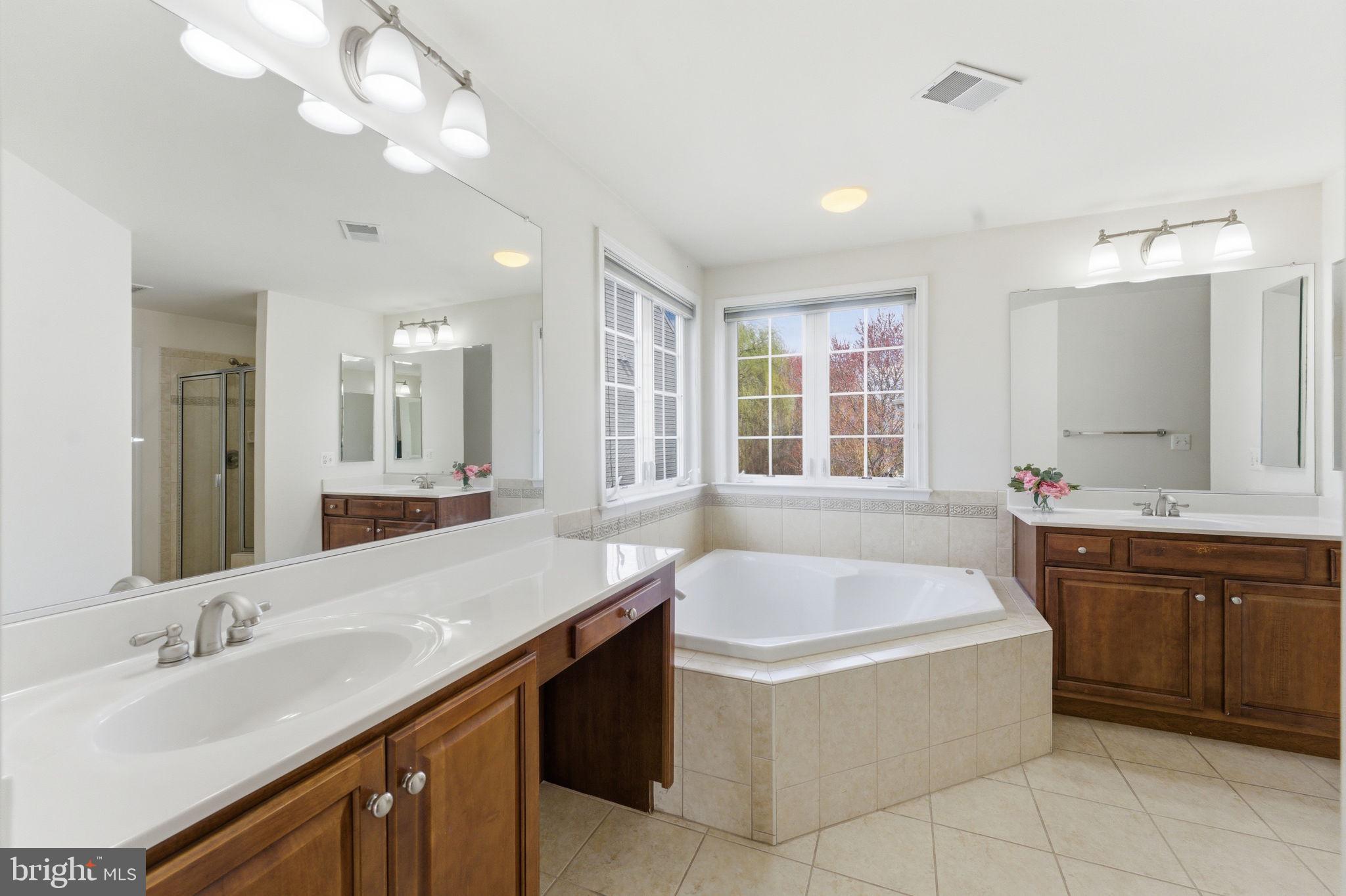 SIGNATURE AT BROADLANDS - Residential