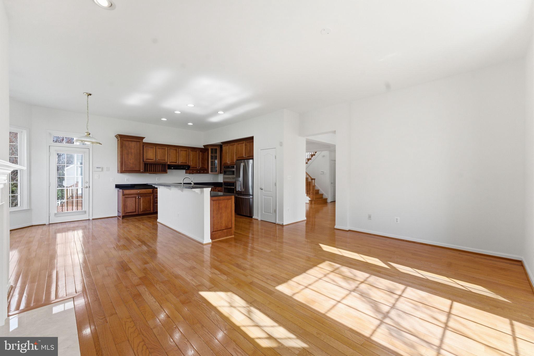 SIGNATURE AT BROADLANDS - Residential