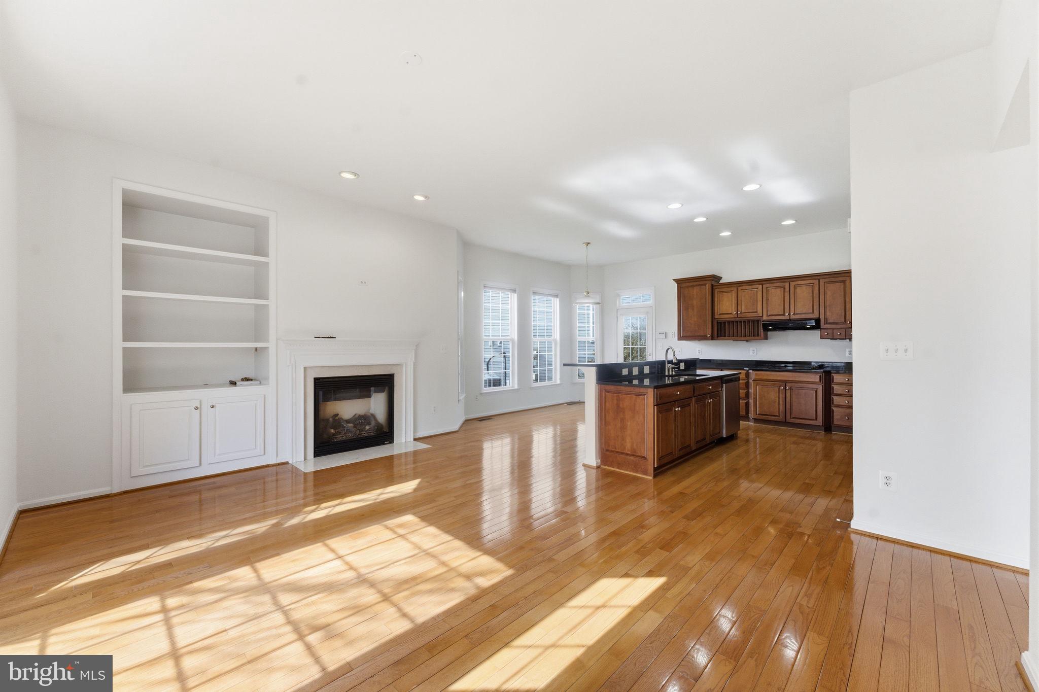 SIGNATURE AT BROADLANDS - Residential