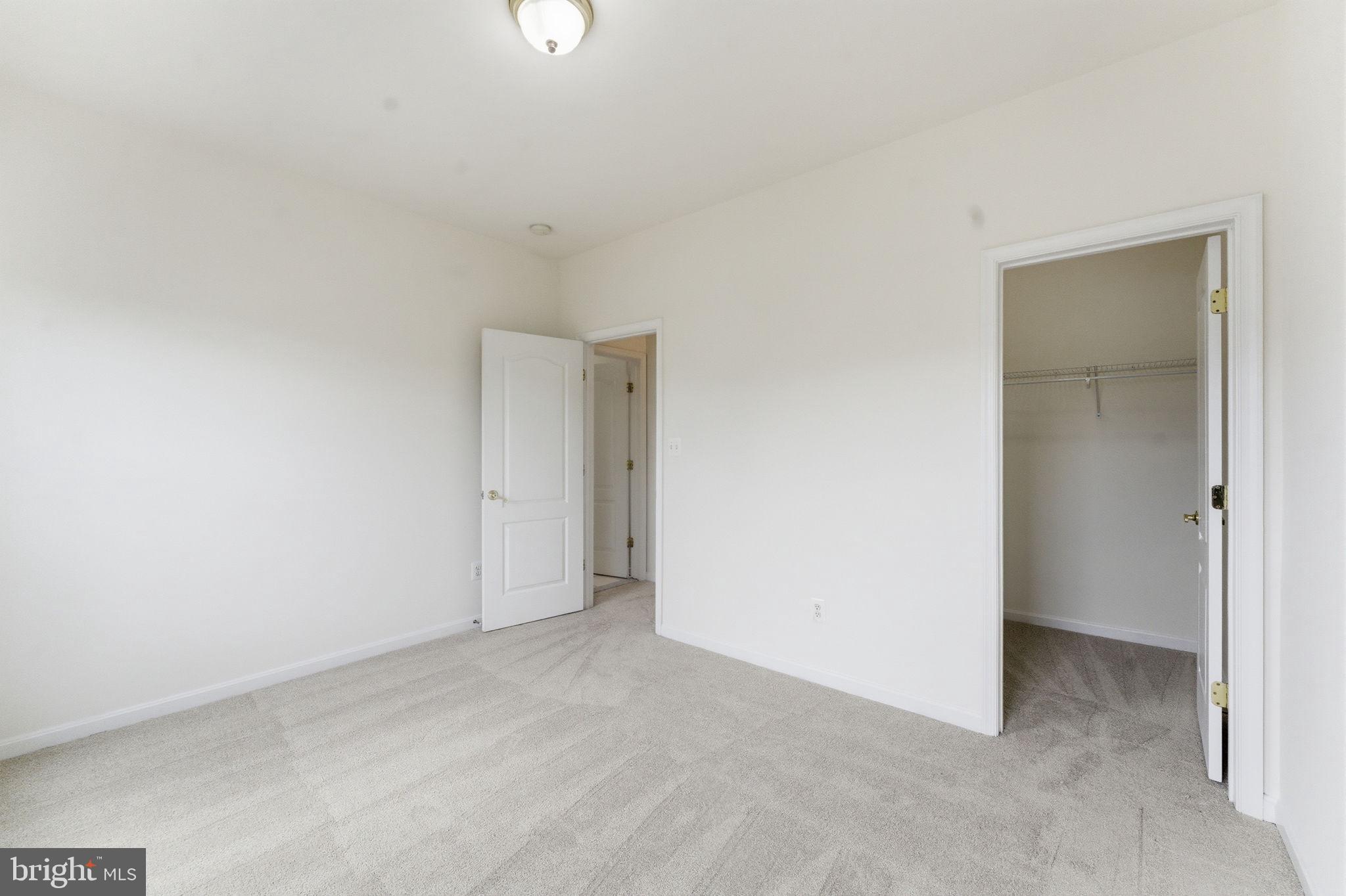 SIGNATURE AT BROADLANDS - Residential