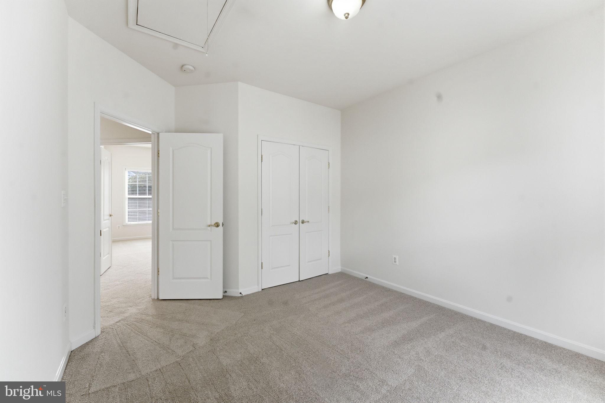 SIGNATURE AT BROADLANDS - Residential