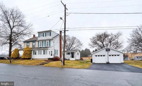 Townhouse For Sale - 341 Chestnut Street<br/> LEESPORT, PA 19533