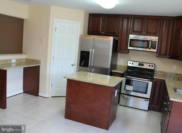 FAIR LAKES LAND BAY - Residential