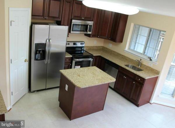 FAIR LAKES LAND BAY - Residential