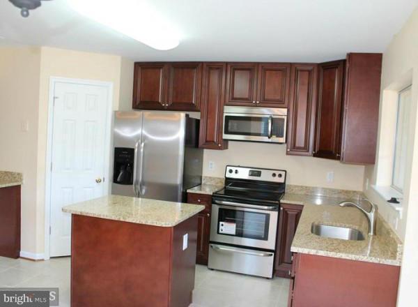 FAIR LAKES LAND BAY - Residential