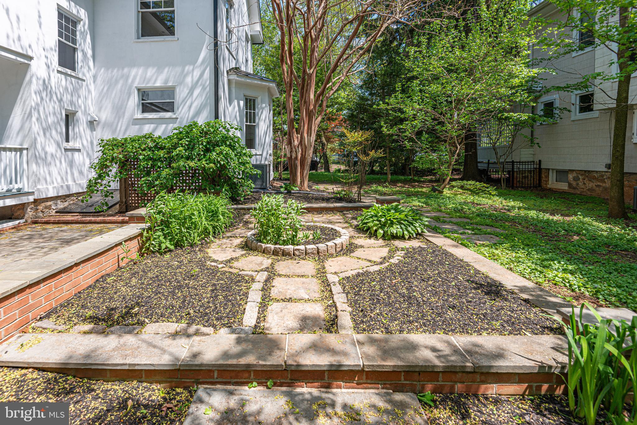 MOUNT WASHINGTON - Residential