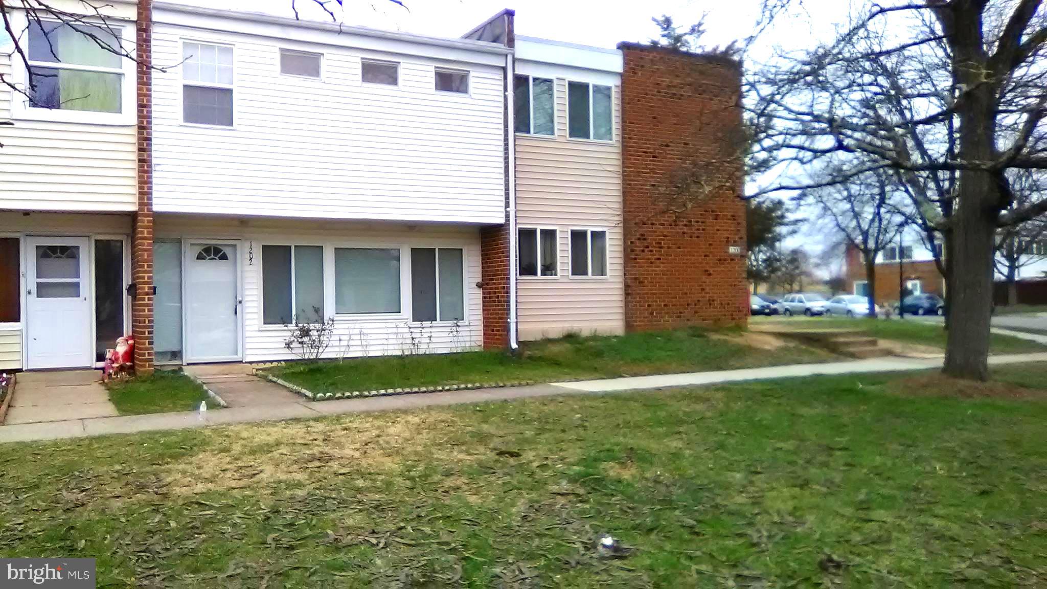 DULLES PARK TOWNHOUSES - Residential