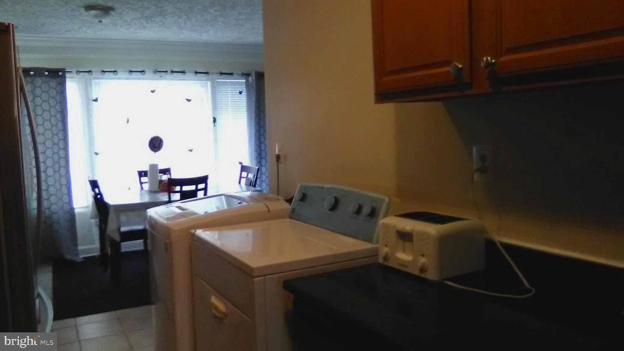 DULLES PARK TOWNHOUSES - Residential