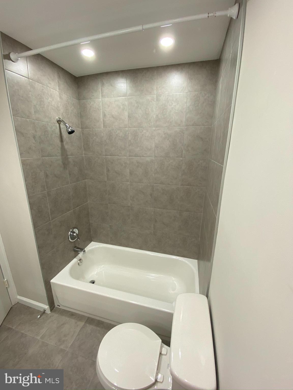 LAKE RIDGE - ANTIETAM - Residential Lease