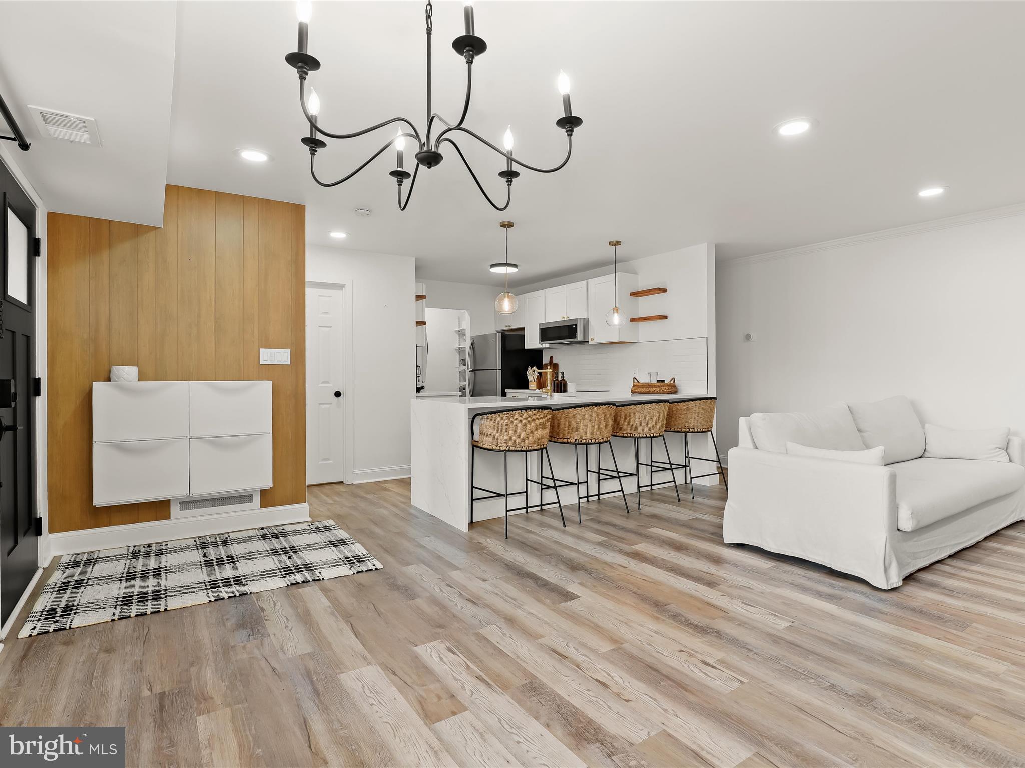 CHRISTOPHER COURT - Residential