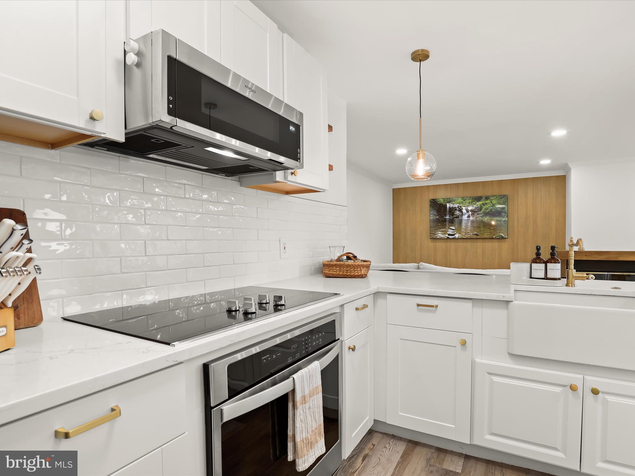 CHRISTOPHER COURT - Residential