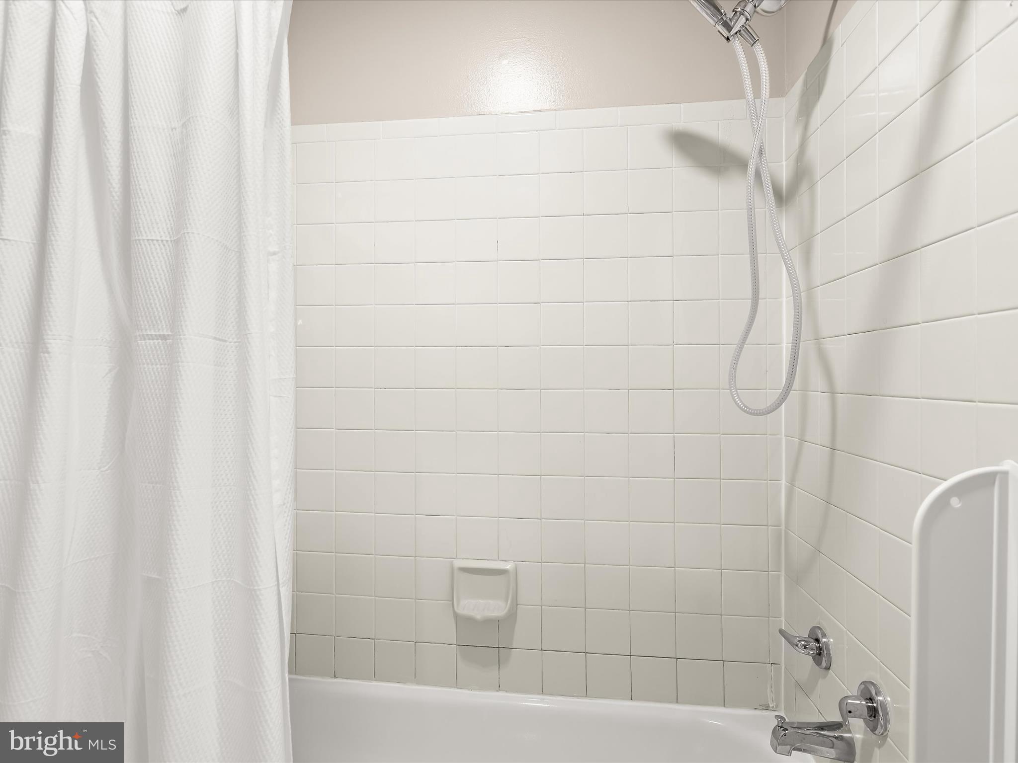 CHRISTOPHER COURT - Residential