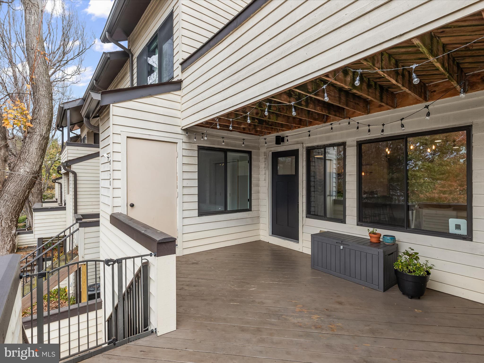 CHRISTOPHER COURT - Residential