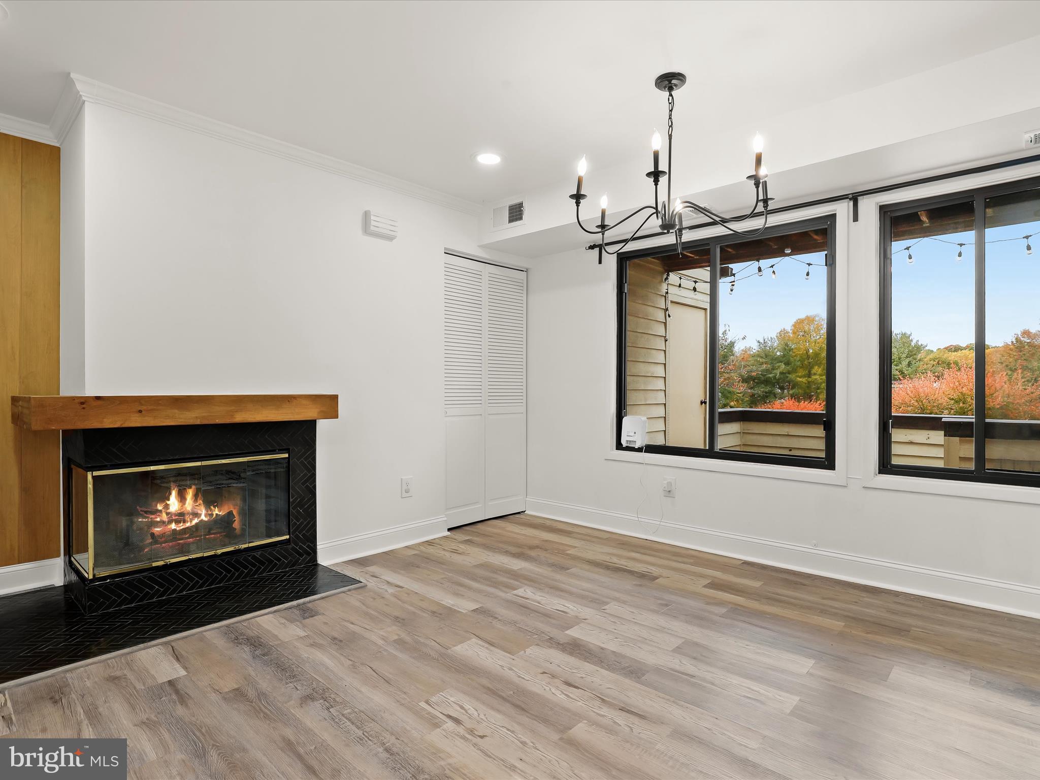 CHRISTOPHER COURT - Residential