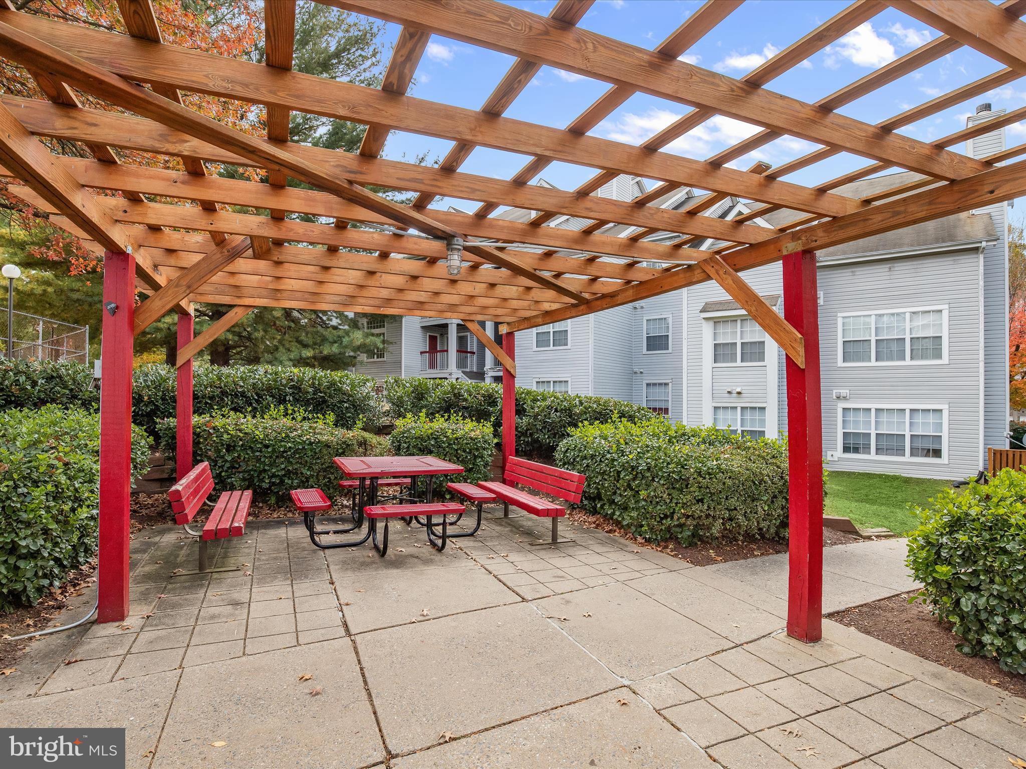 CHRISTOPHER COURT - Residential