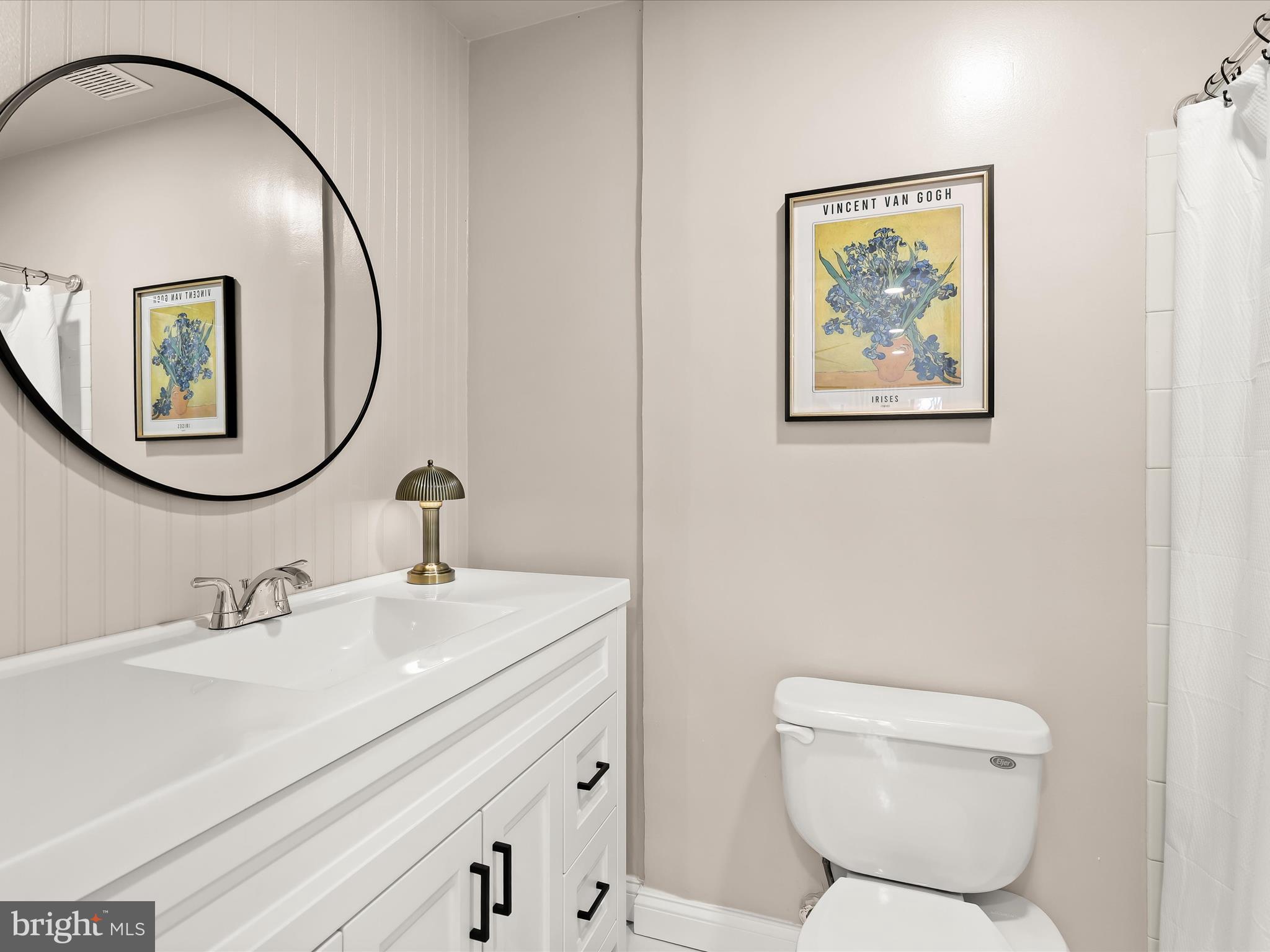 CHRISTOPHER COURT - Residential