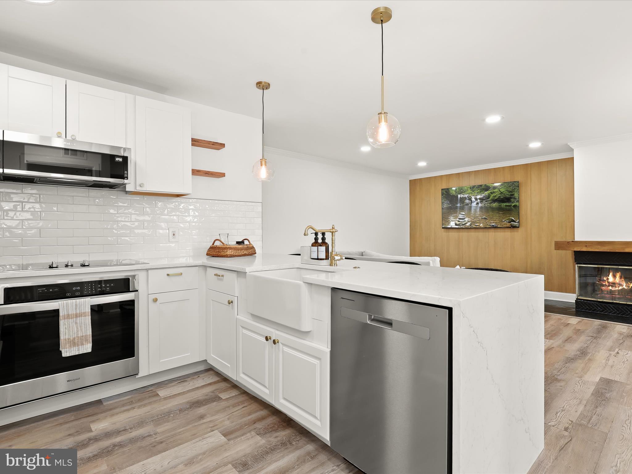 CHRISTOPHER COURT - Residential