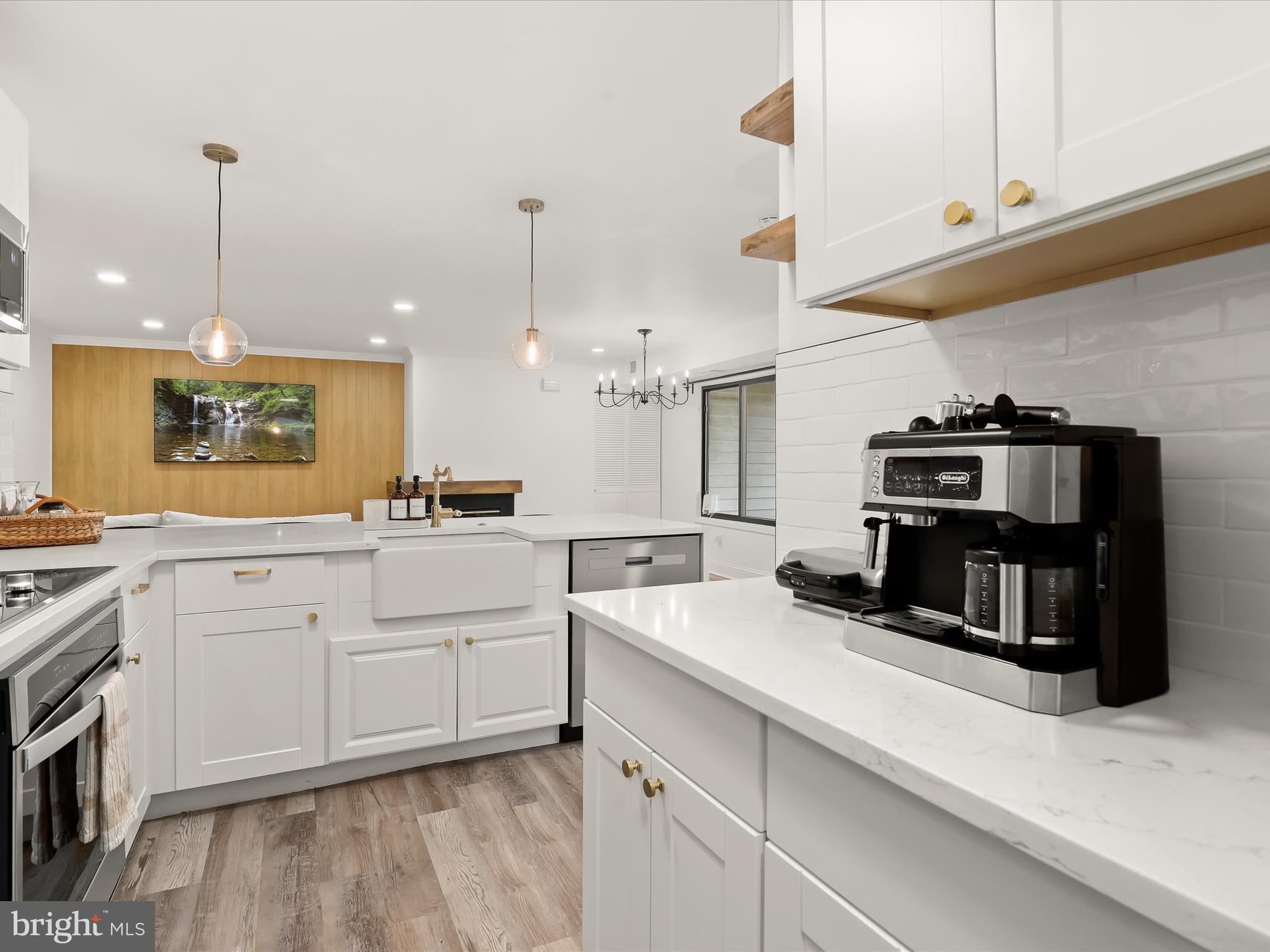 CHRISTOPHER COURT - Residential