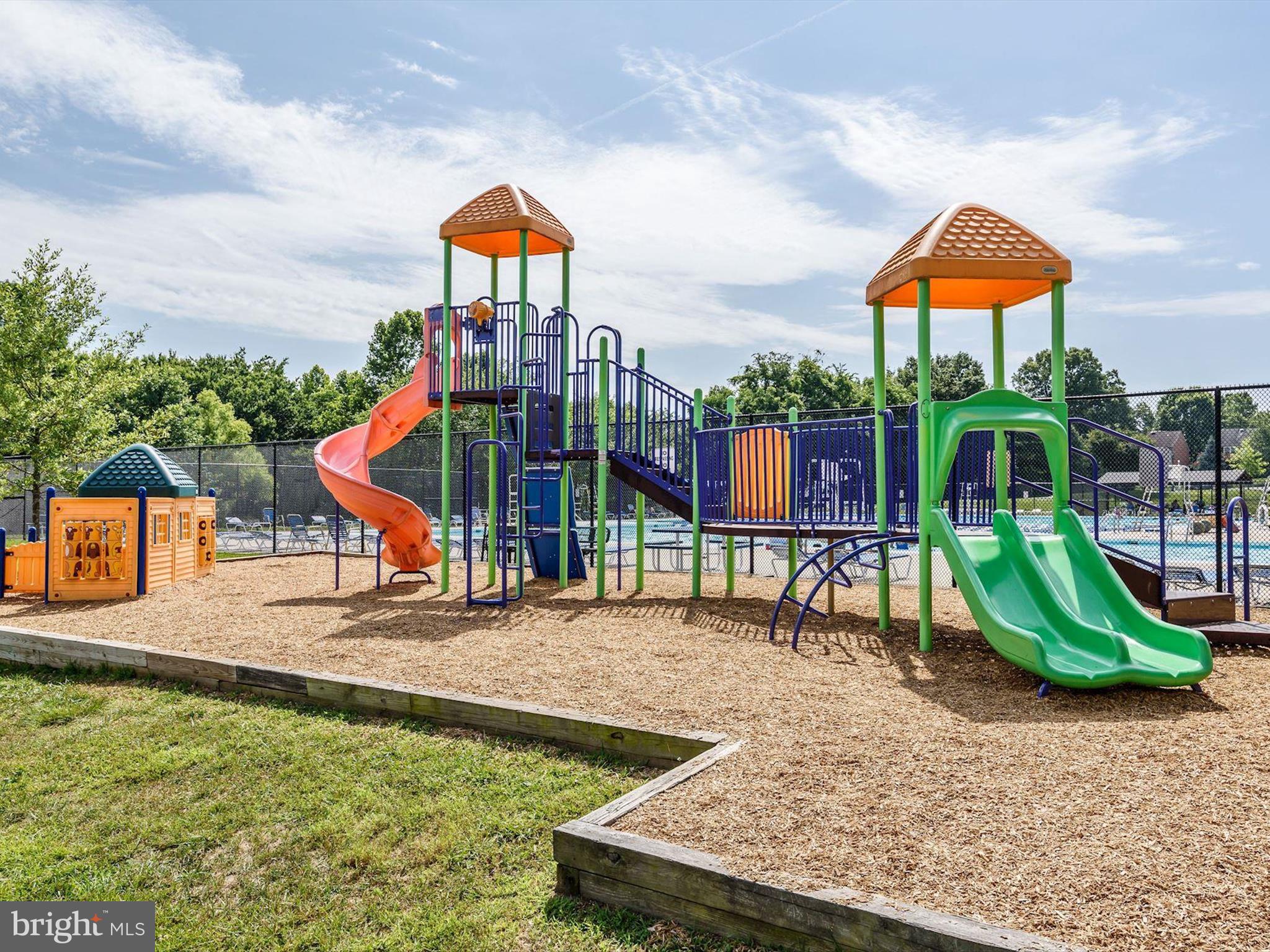 CHRISTOPHER COURT - Residential