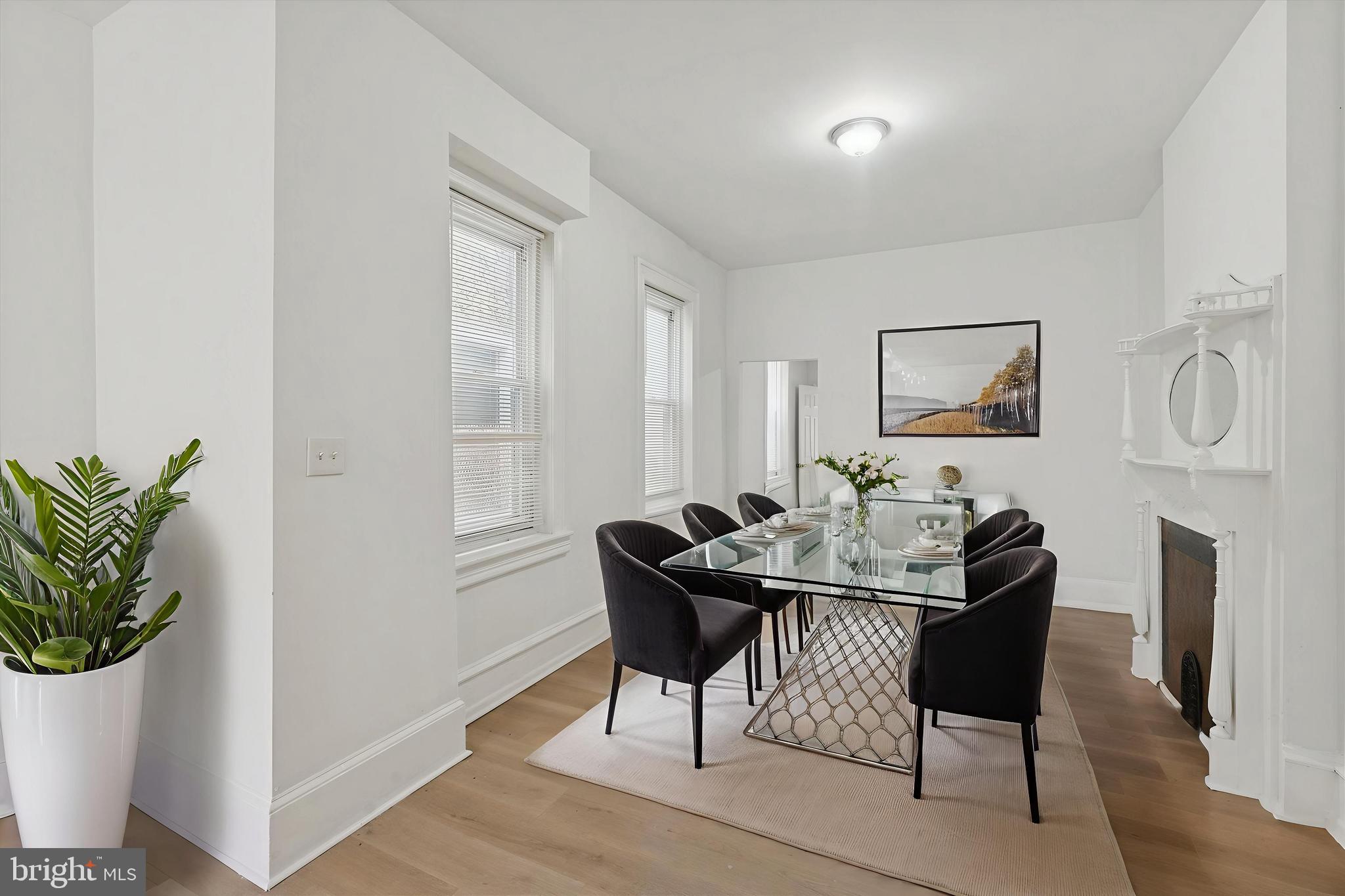 2054 W GLENWOOD AVENUE