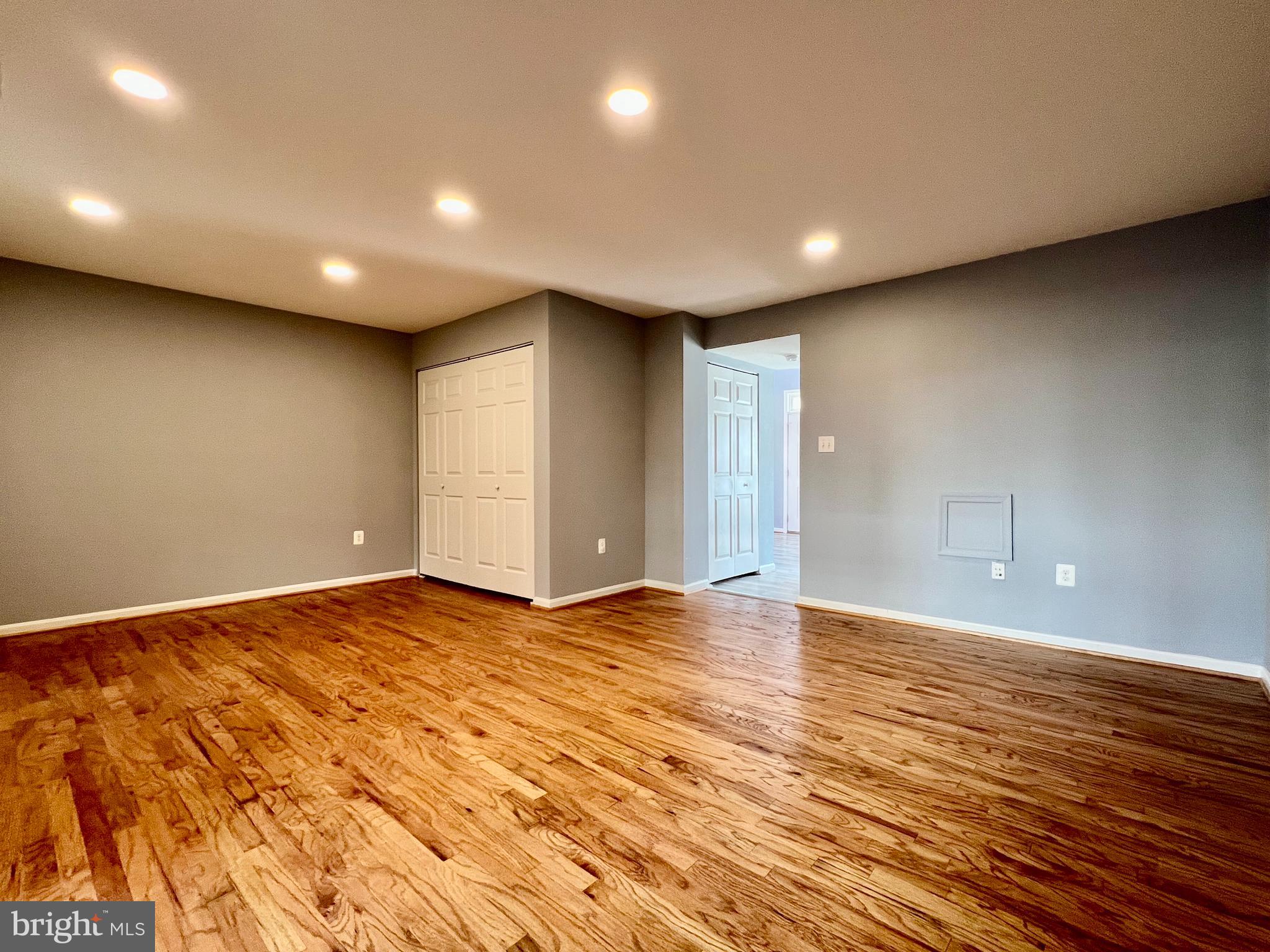 COMPTON VILLAGE - Residential