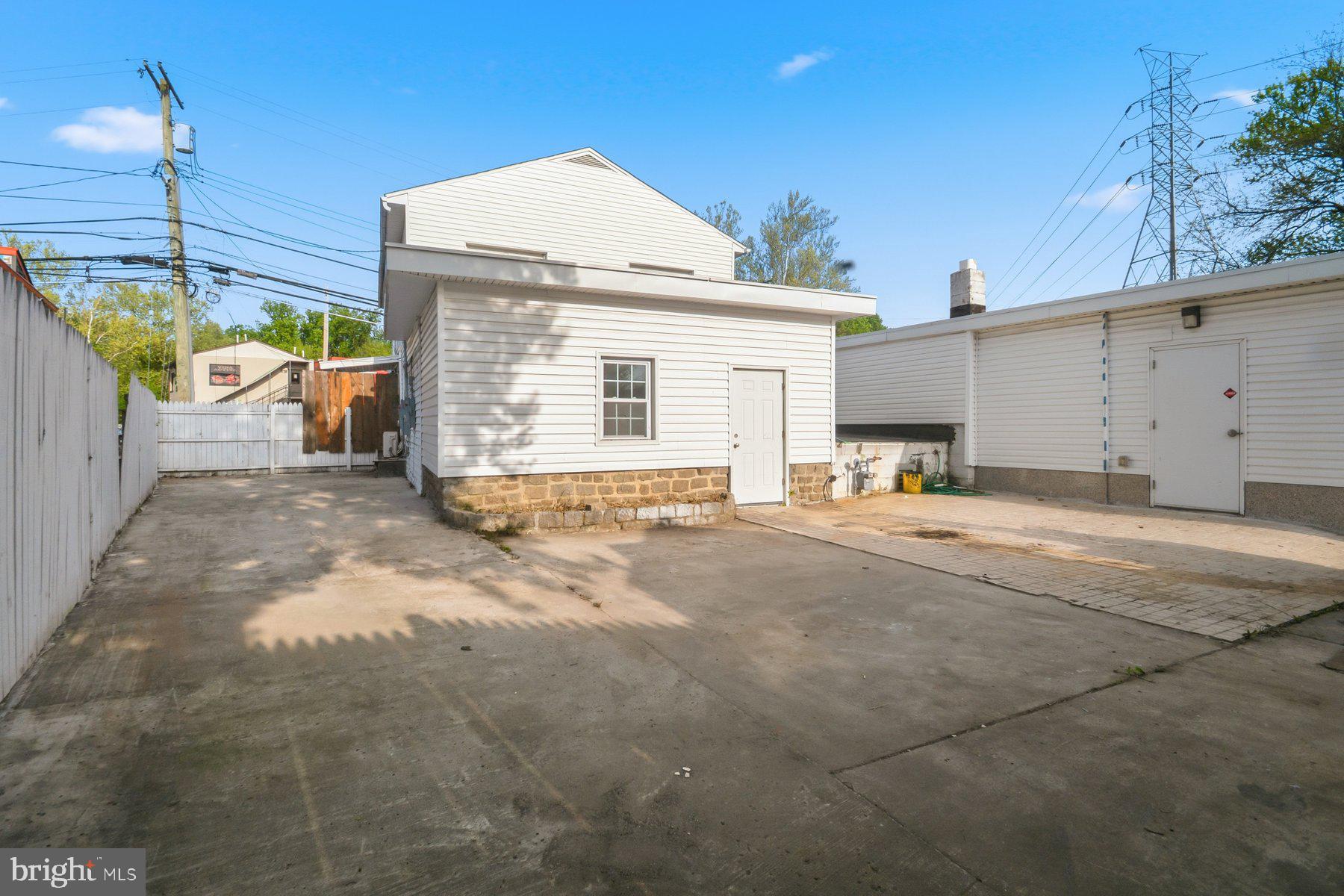 1205 CRAIN HIGHWAY N