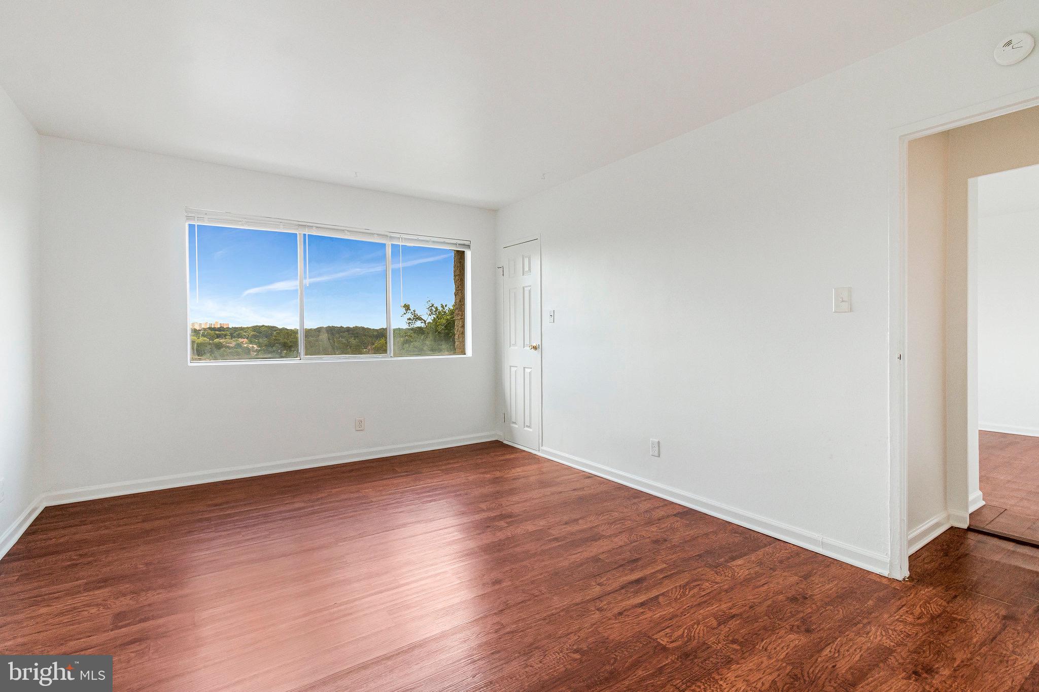 THE SEASONS - Residential