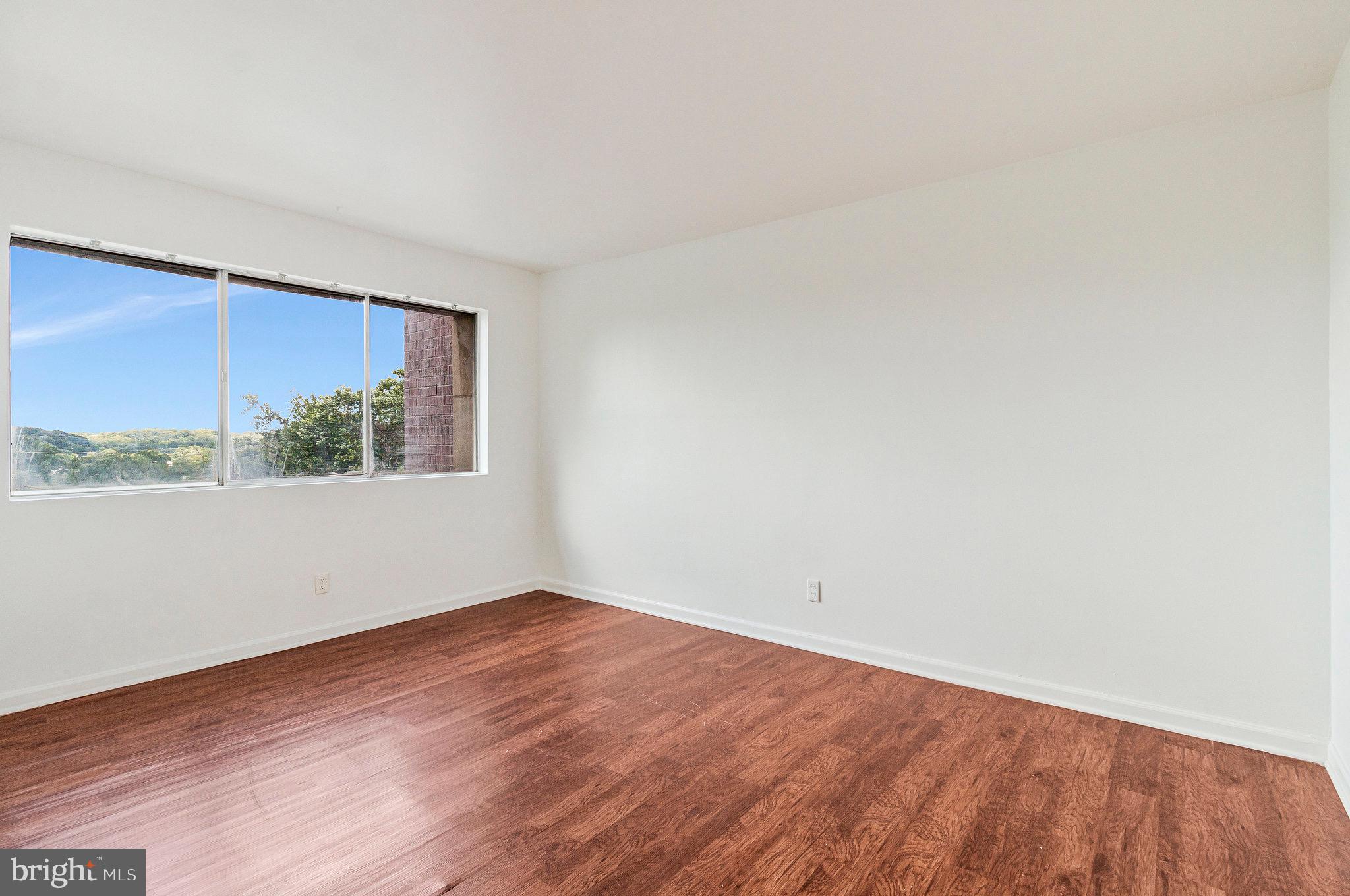 THE SEASONS - Residential