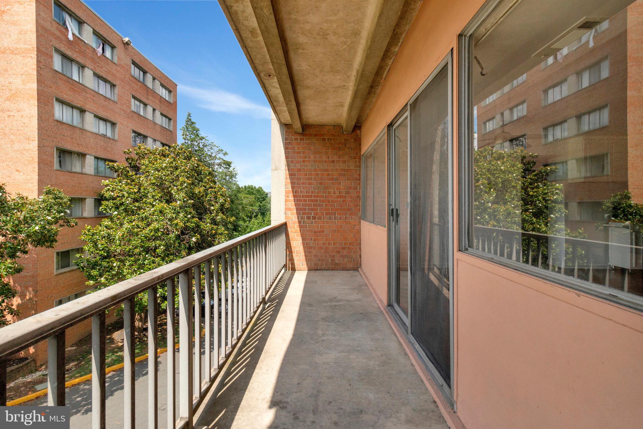 THE SEASONS - Residential