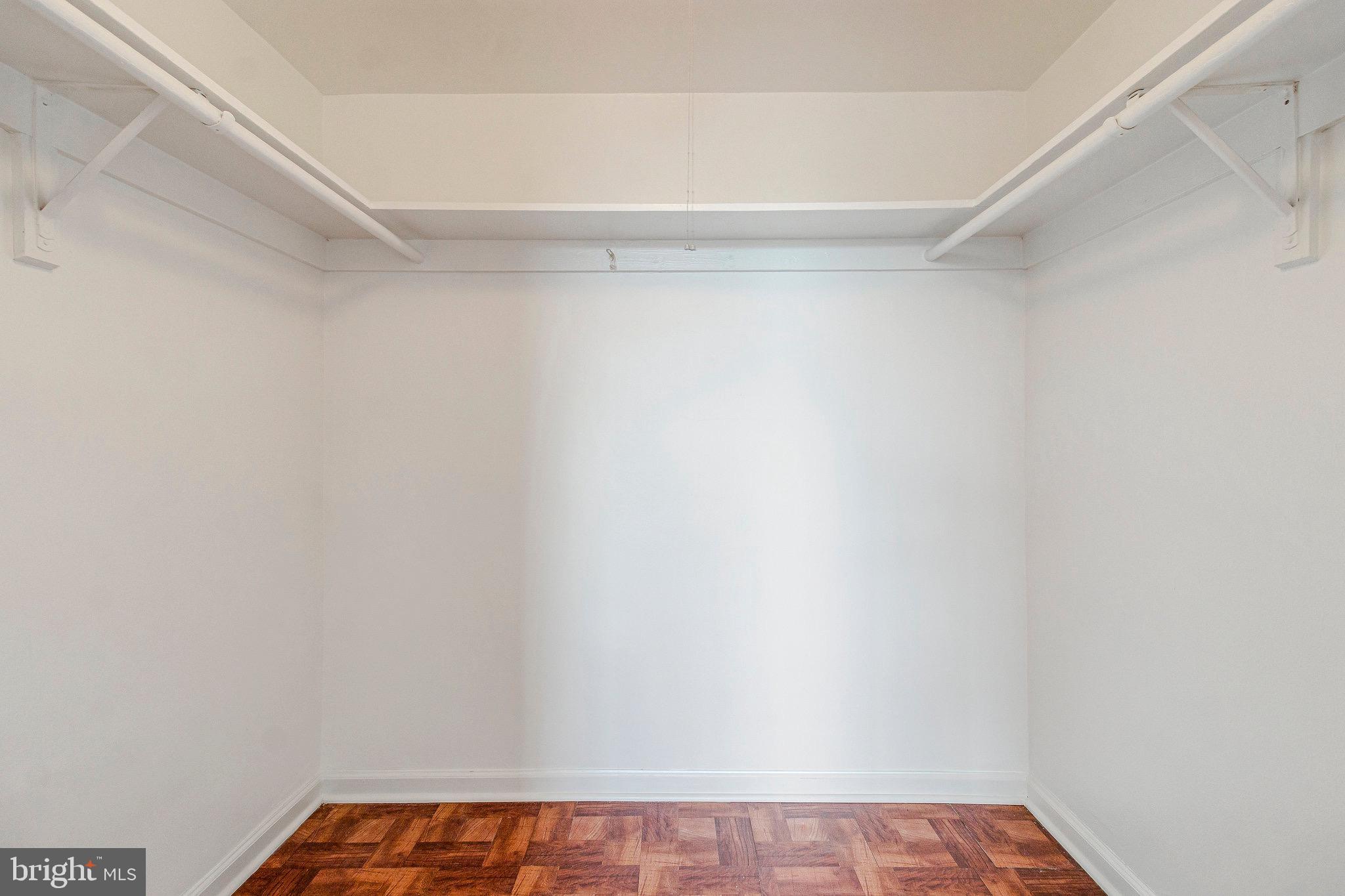 THE SEASONS - Residential