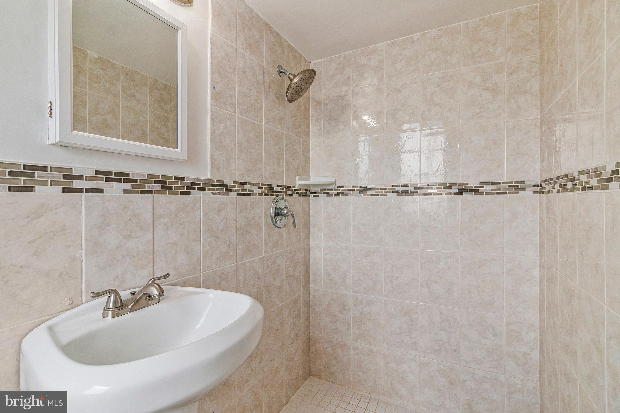 THE SEASONS - Residential