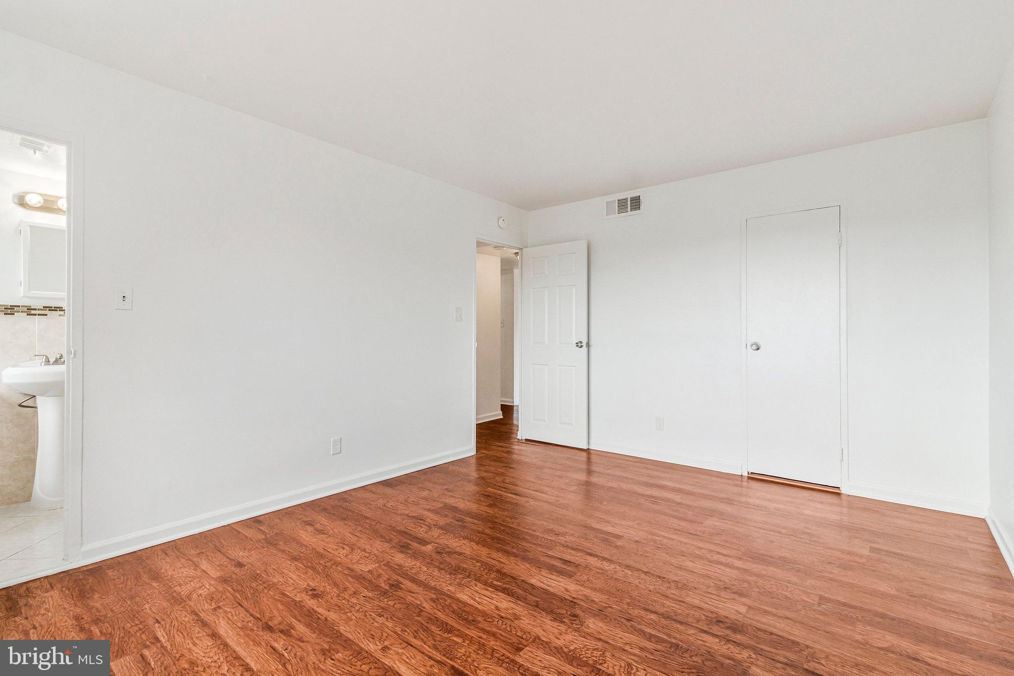 THE SEASONS - Residential