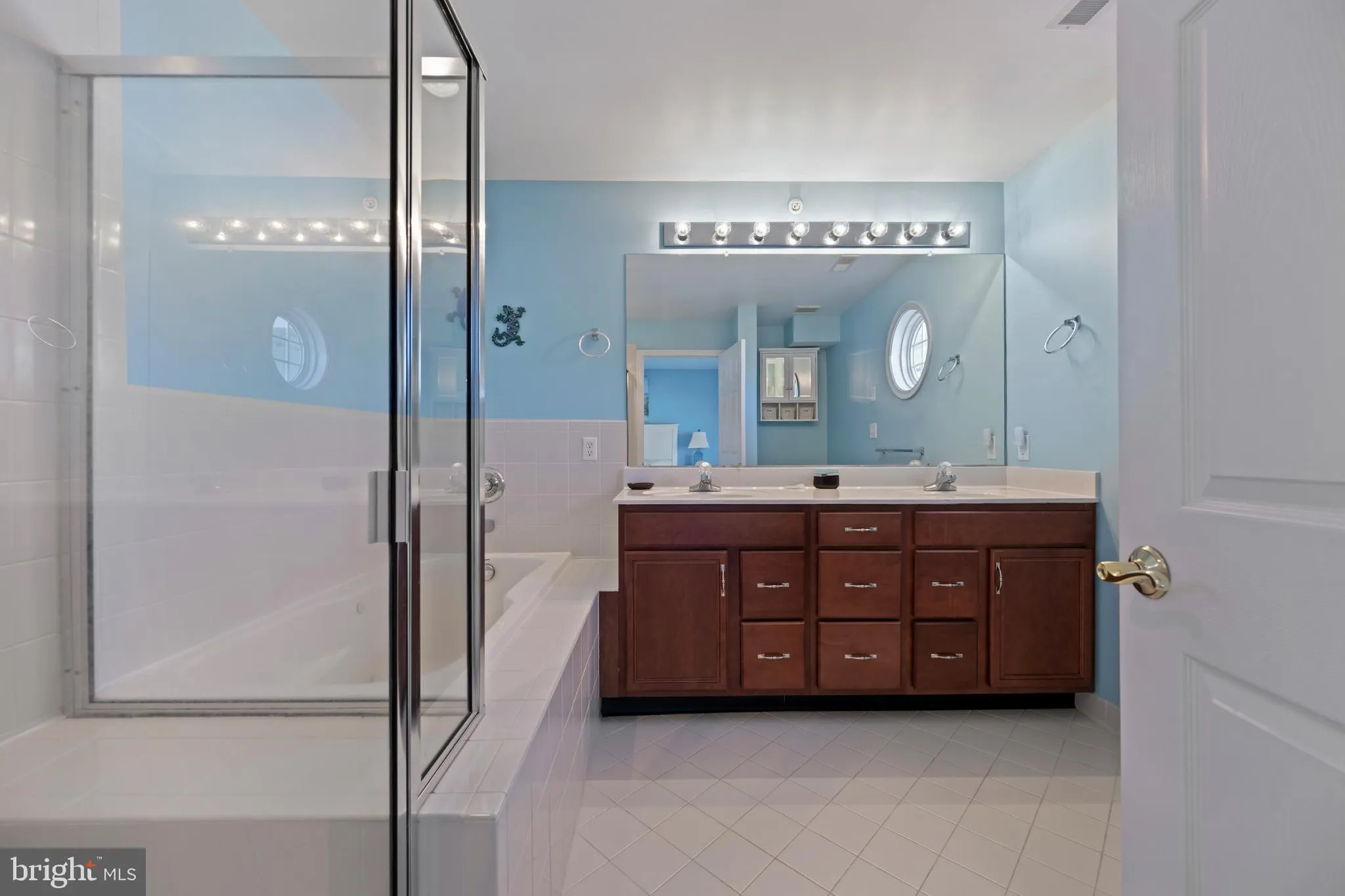 Ocean View, Delaware 19970, United States, 3 Bedrooms Bedrooms, ,3 BathroomsBathrooms,Residential,Active,216722