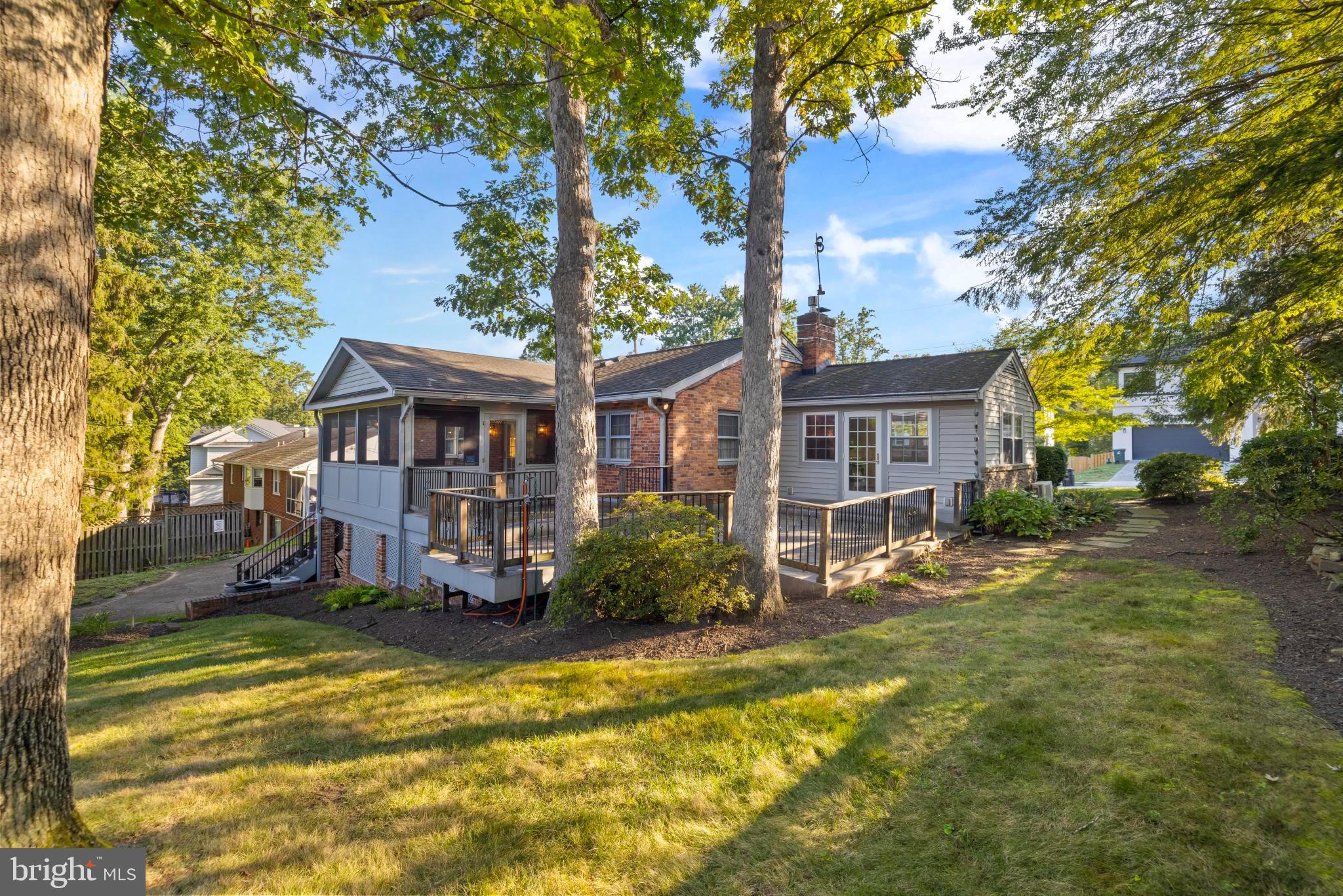 GOLF CLUB MANOR - Residential