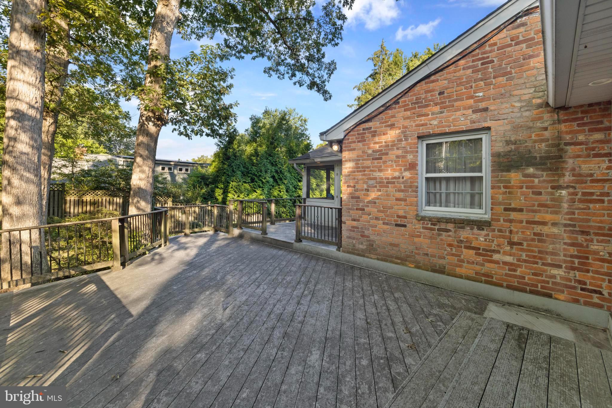 GOLF CLUB MANOR - Residential