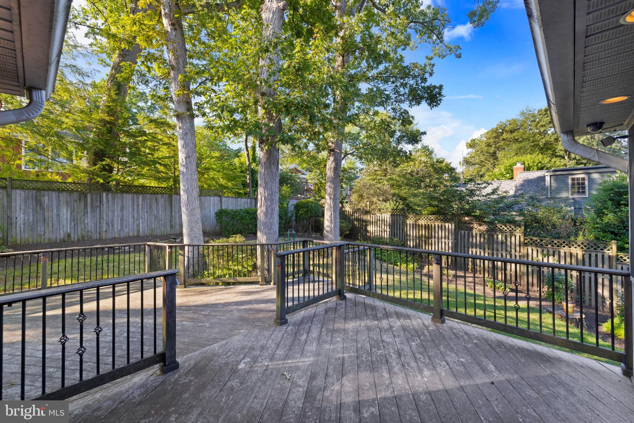 GOLF CLUB MANOR - Residential