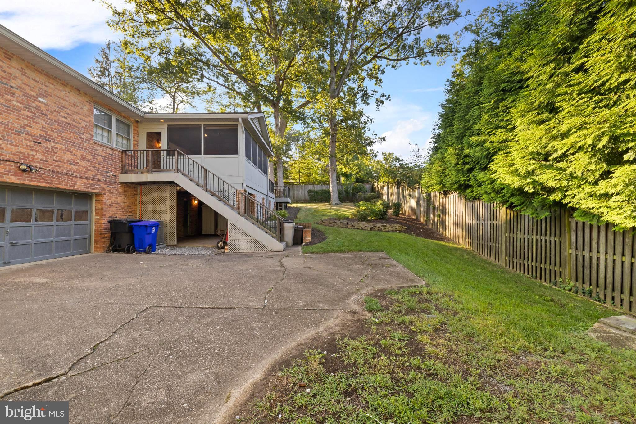 GOLF CLUB MANOR - Residential