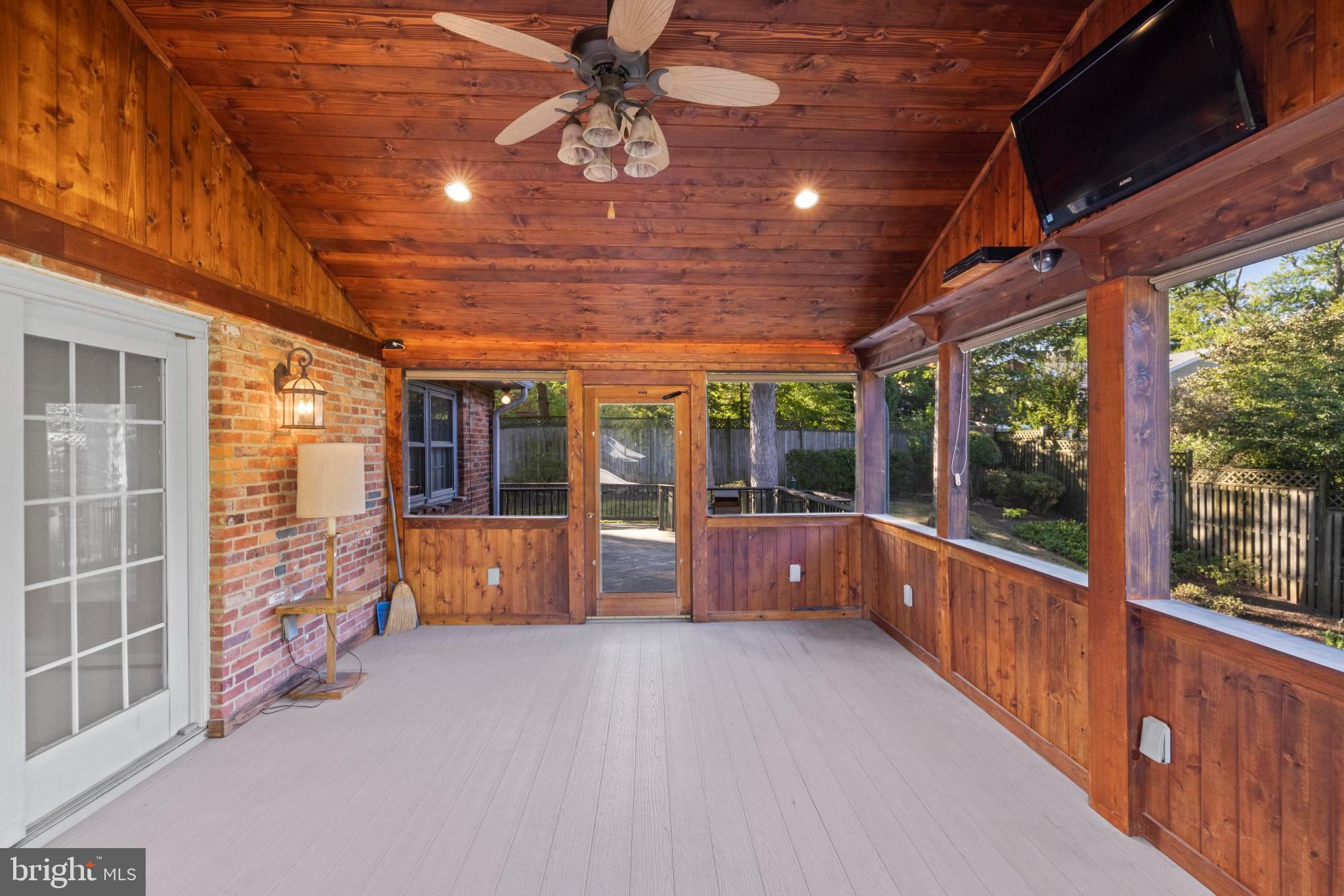 GOLF CLUB MANOR - Residential